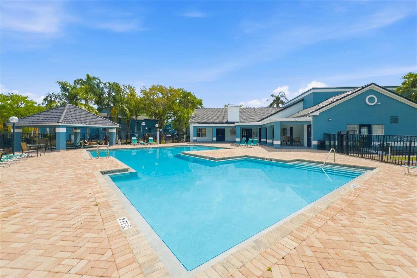 VENETIAN PLACE - Residential