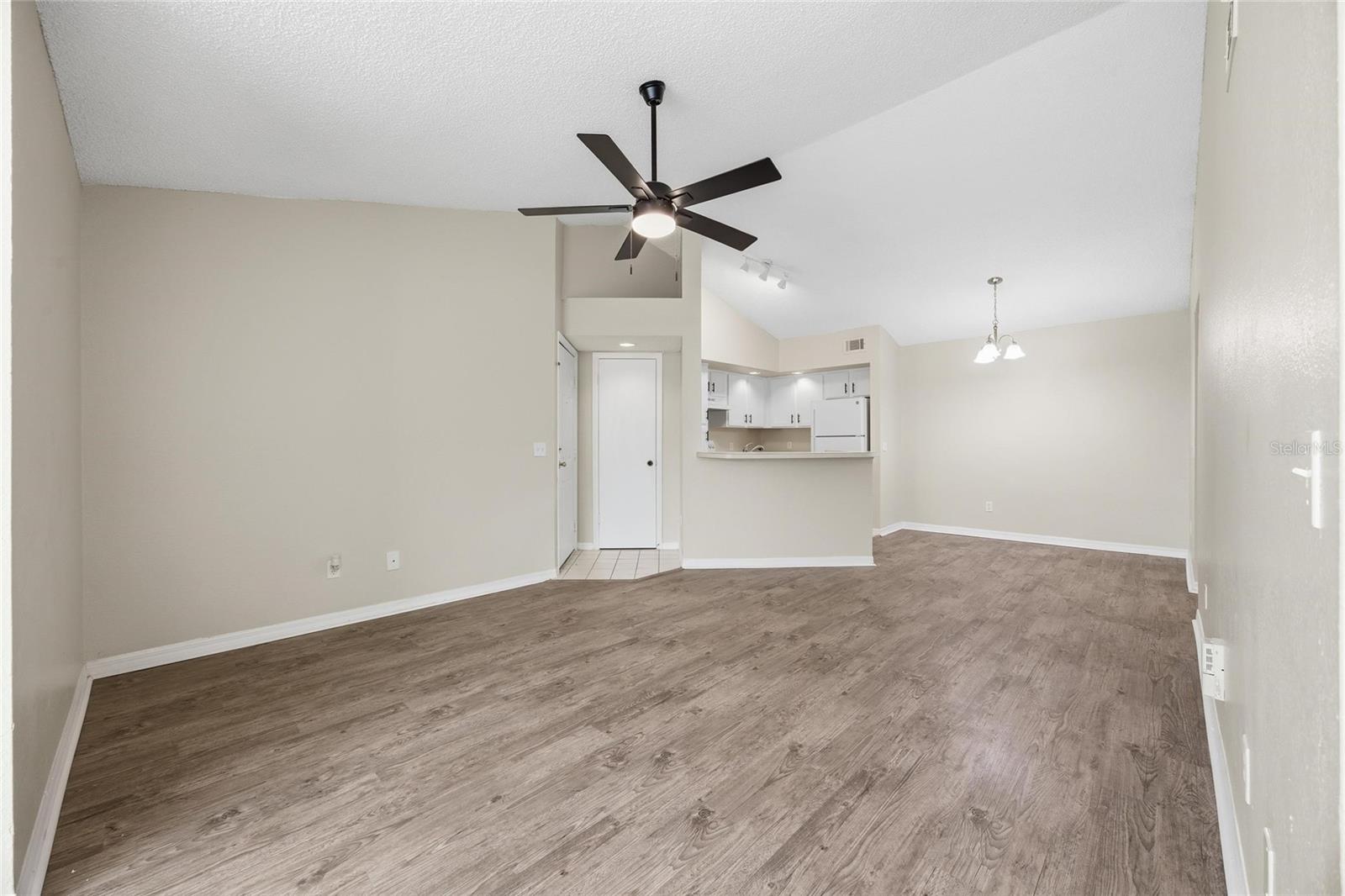 VENETIAN PLACE - Residential