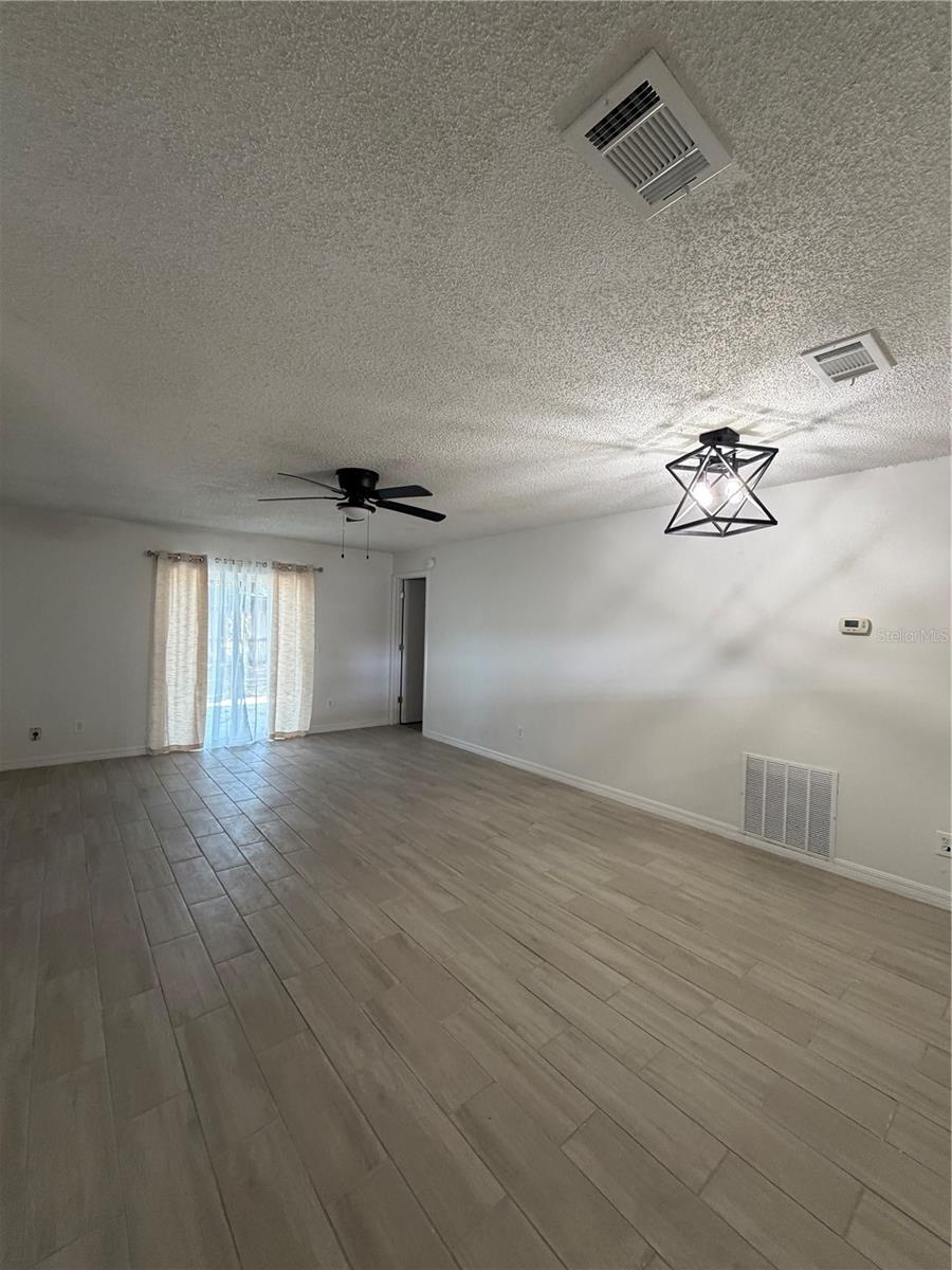 WINTER RUNA - Residential Lease