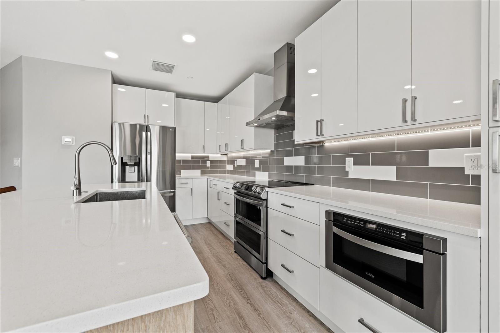 GRIFFITH CAPRI ISLE CONDO UNIT 12400 A - Residential Lease