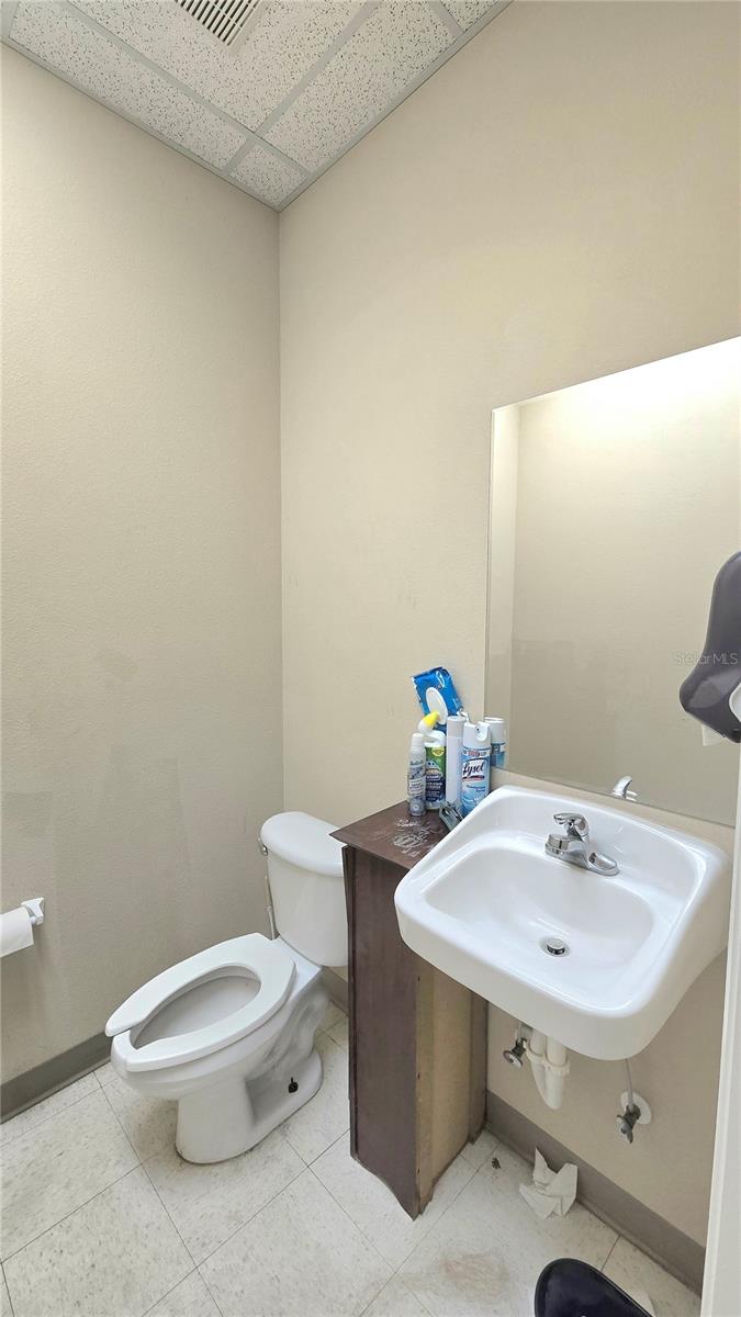 DAUGHTERY ROAD PROFESSIONAL CENTER 03 - Commercial Lease