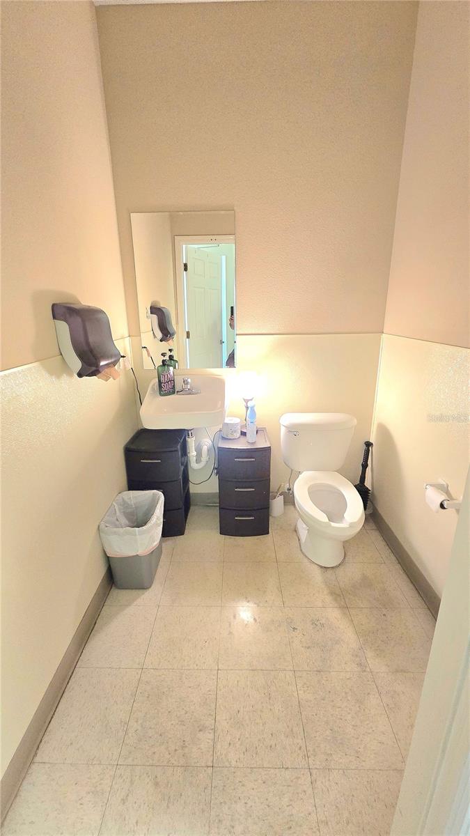 DAUGHTERY ROAD PROFESSIONAL CENTER 03 - Commercial Lease