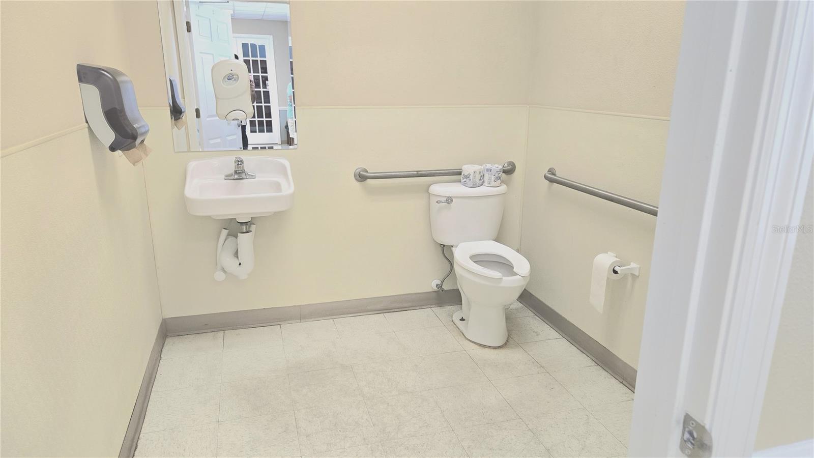 DAUGHTERY ROAD PROFESSIONAL CENTER 03 - Commercial Lease