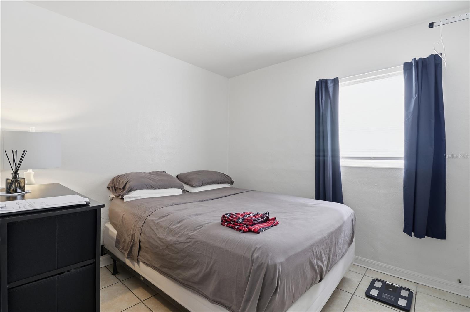 LINCOLN PLACE - Residential Income