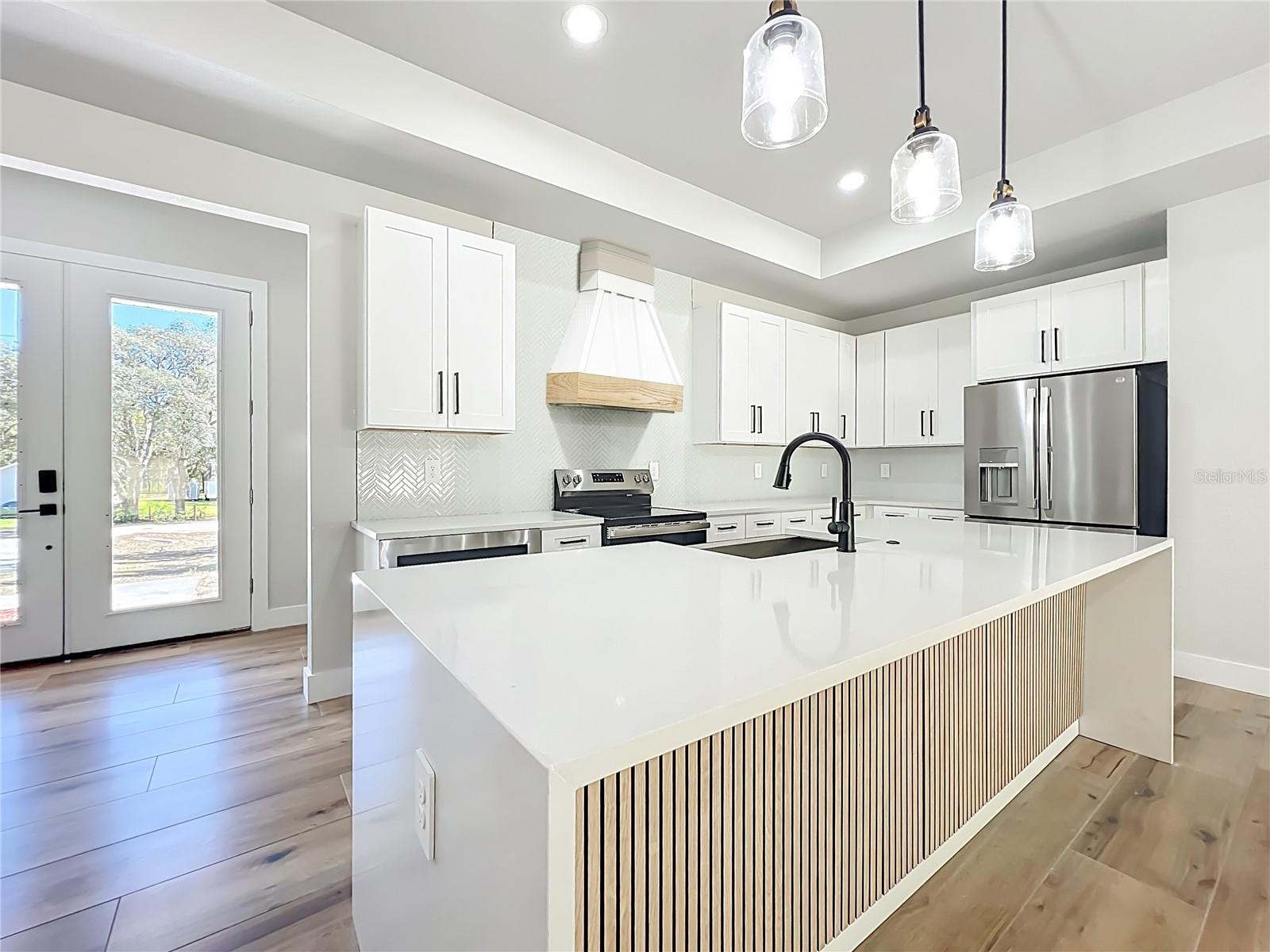 ROLLING HILLS 01 - Residential