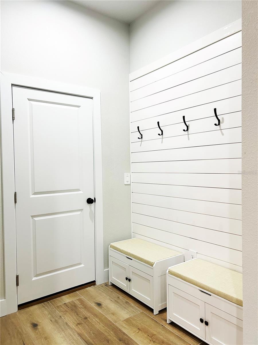 ROLLING HILLS 01 - Residential