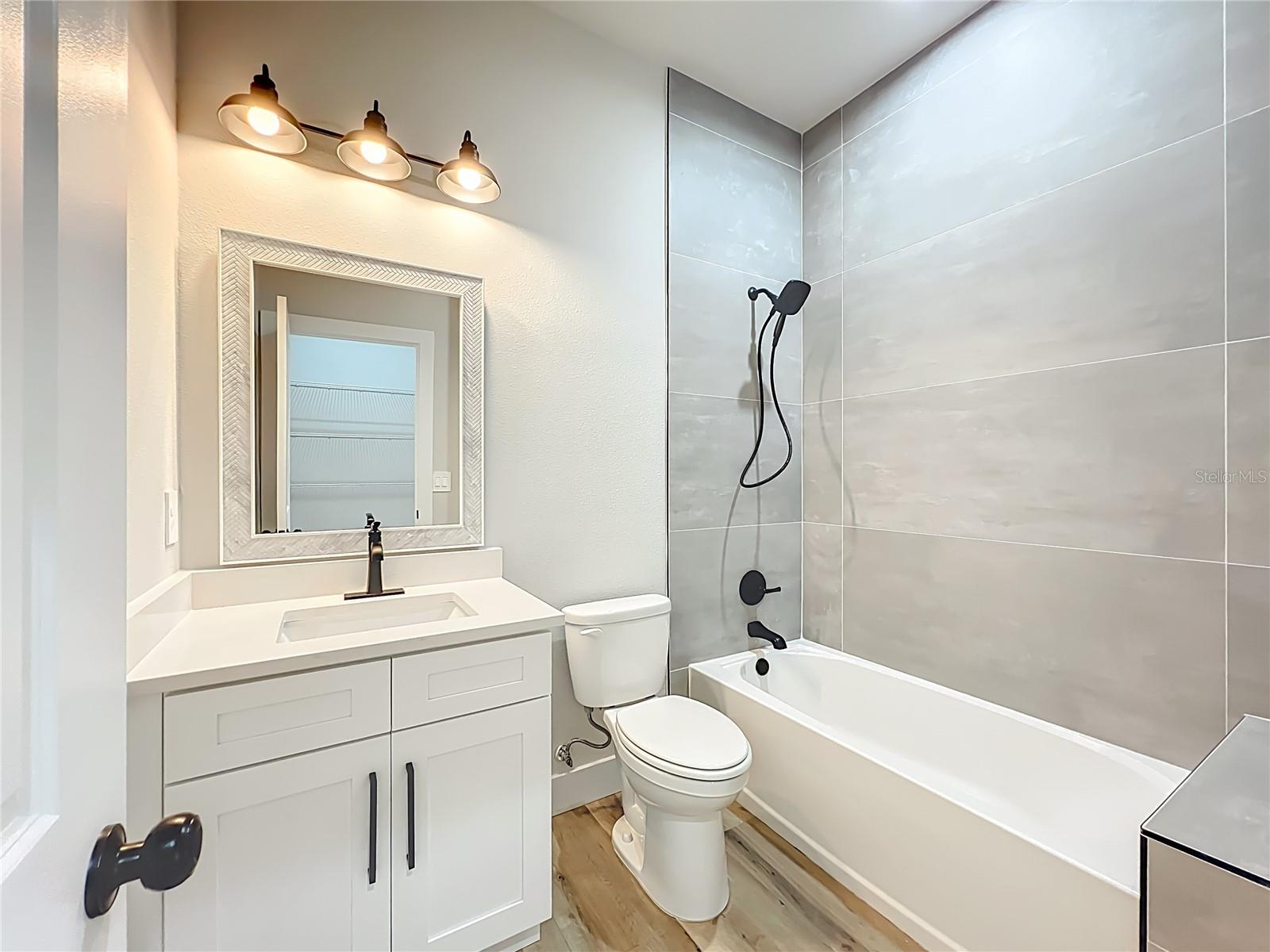 ROLLING HILLS 01 - Residential