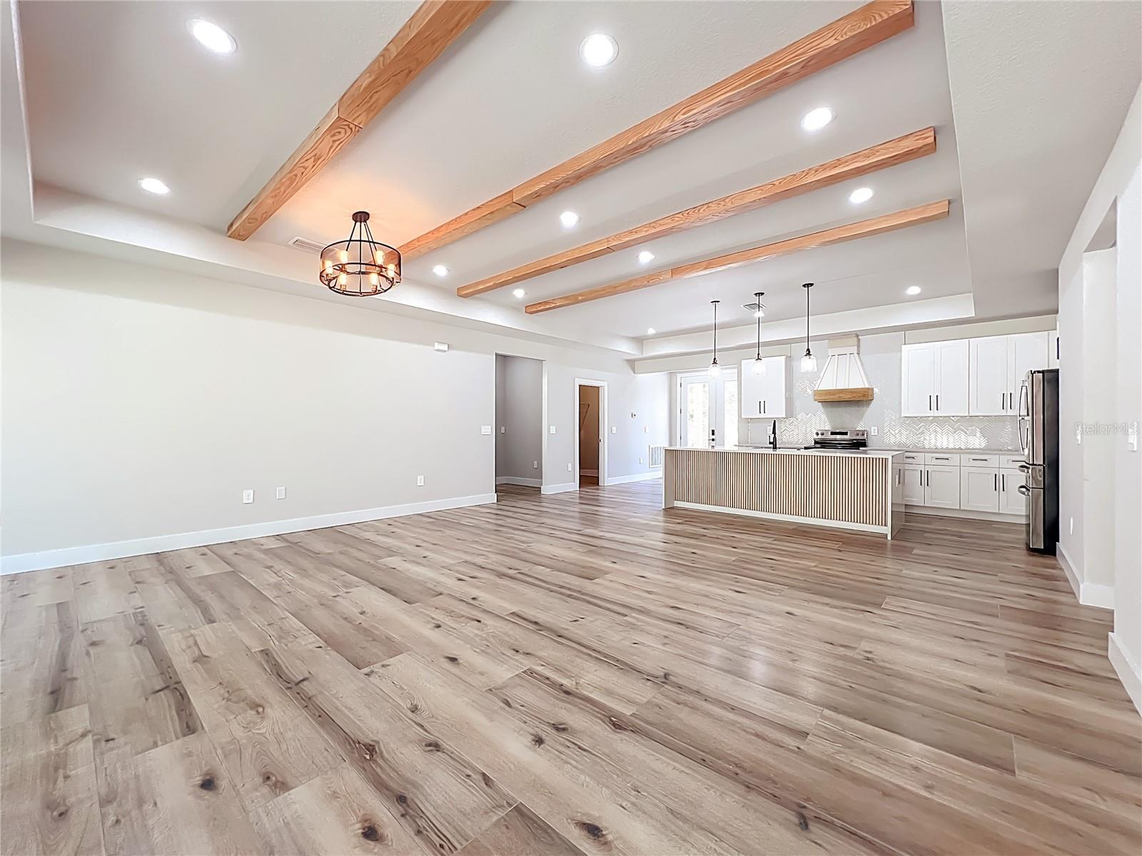 ROLLING HILLS 01 - Residential