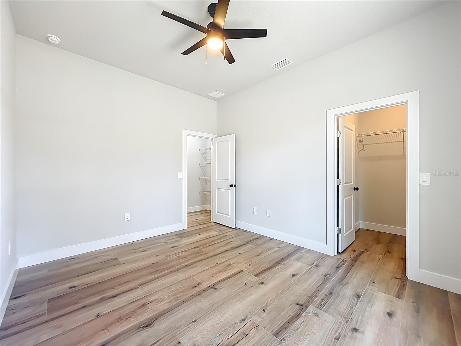 ROLLING HILLS 01 - Residential