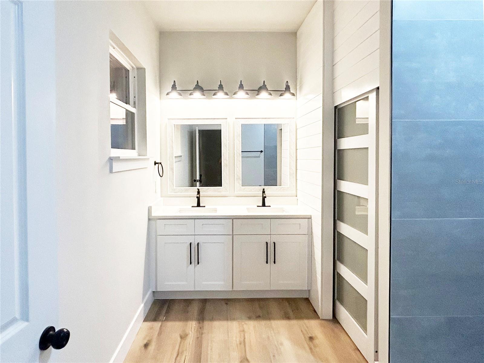 ROLLING HILLS 01 - Residential