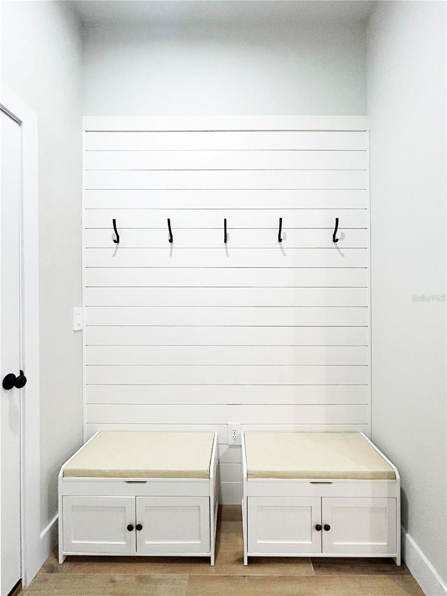 ROLLING HILLS 01 - Residential