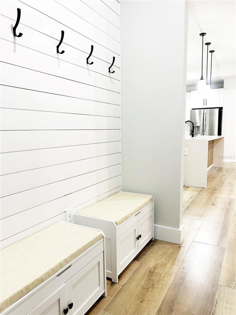 ROLLING HILLS 01 - Residential