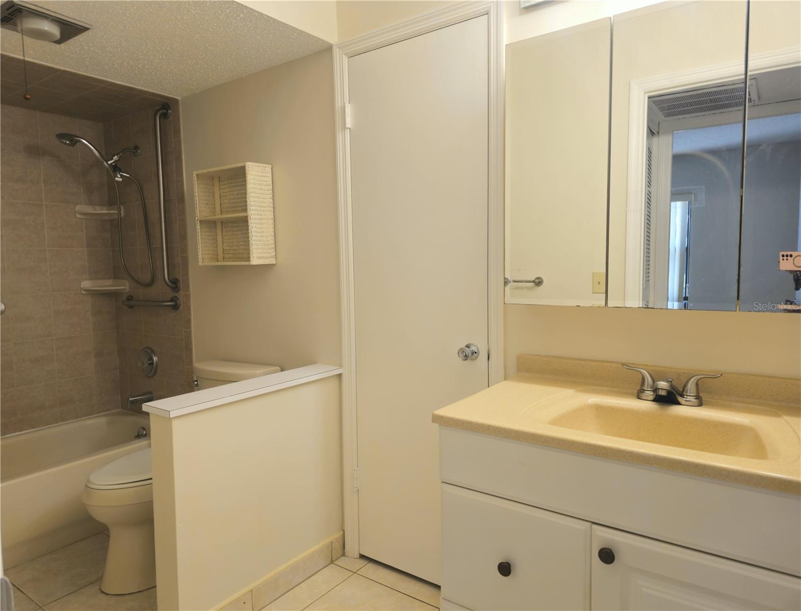 MISSION HILLS CONDO - Residential Lease