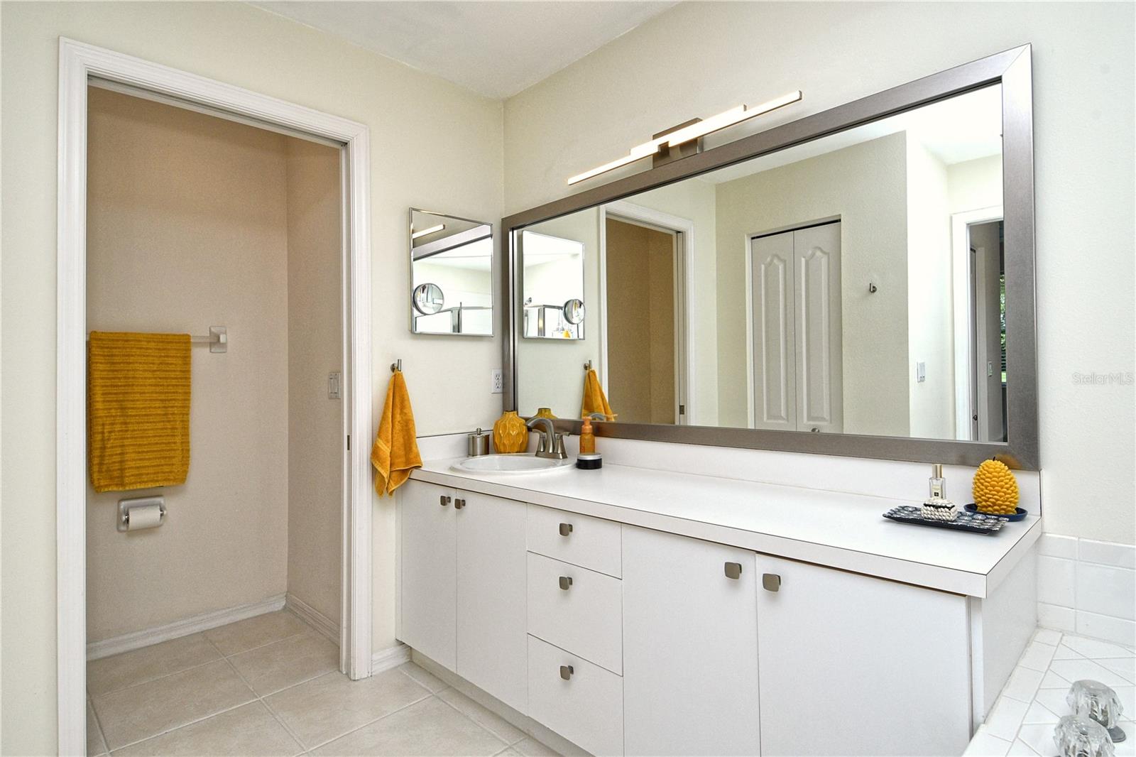 HERITAGE OAKS GOLF & COUNTRY CLUB - Residential