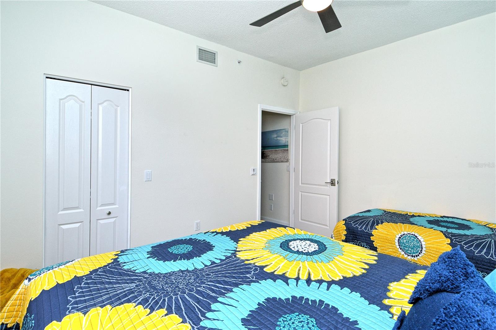 HERITAGE OAKS GOLF & COUNTRY CLUB - Residential