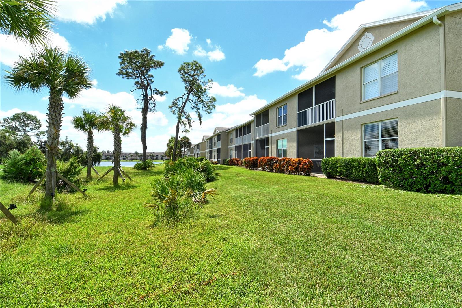 HERITAGE OAKS GOLF & COUNTRY CLUB - Residential