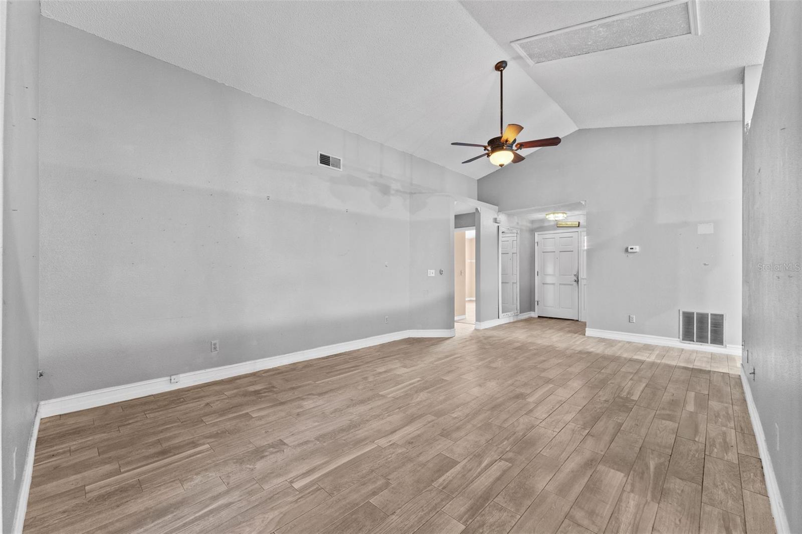 RIVER CHASE - Residential