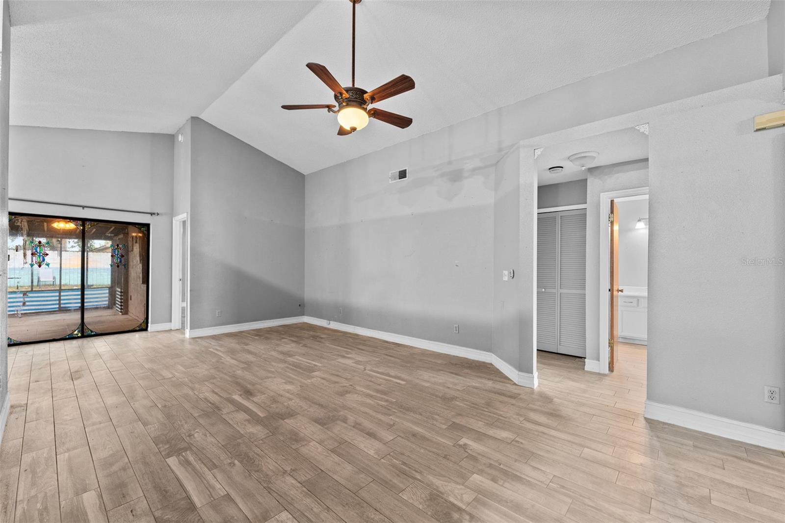 RIVER CHASE - Residential