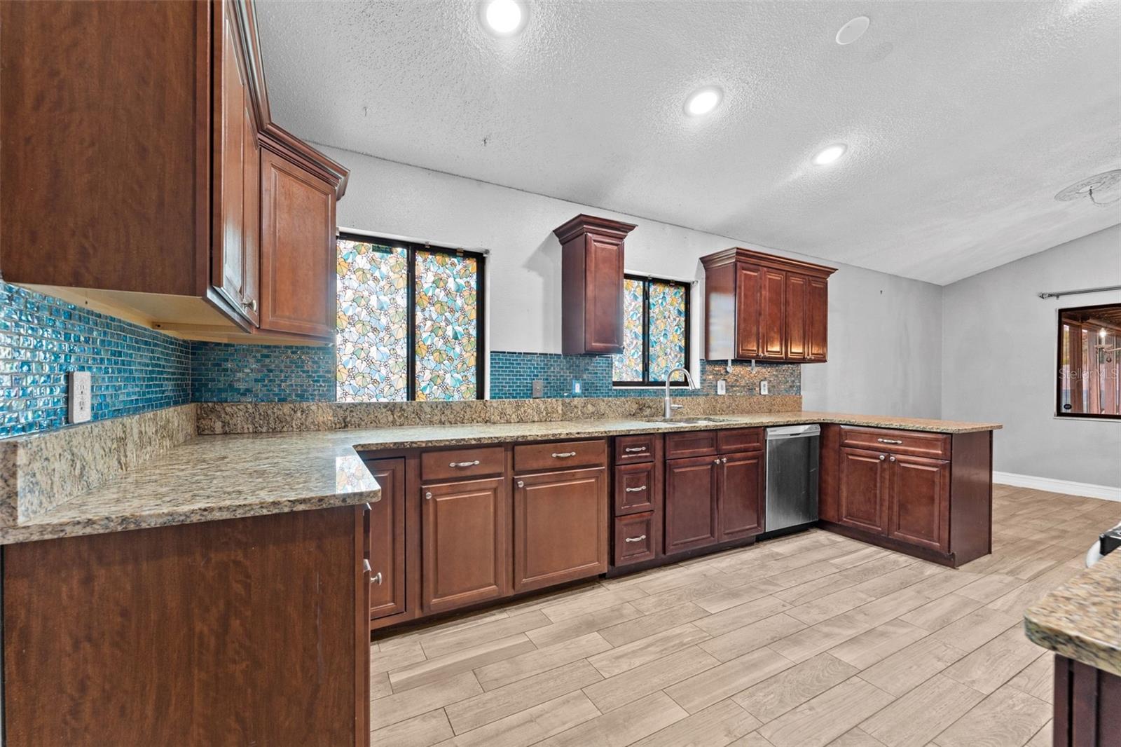 RIVER CHASE - Residential