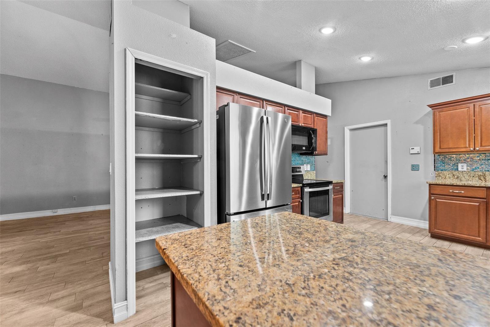 RIVER CHASE - Residential