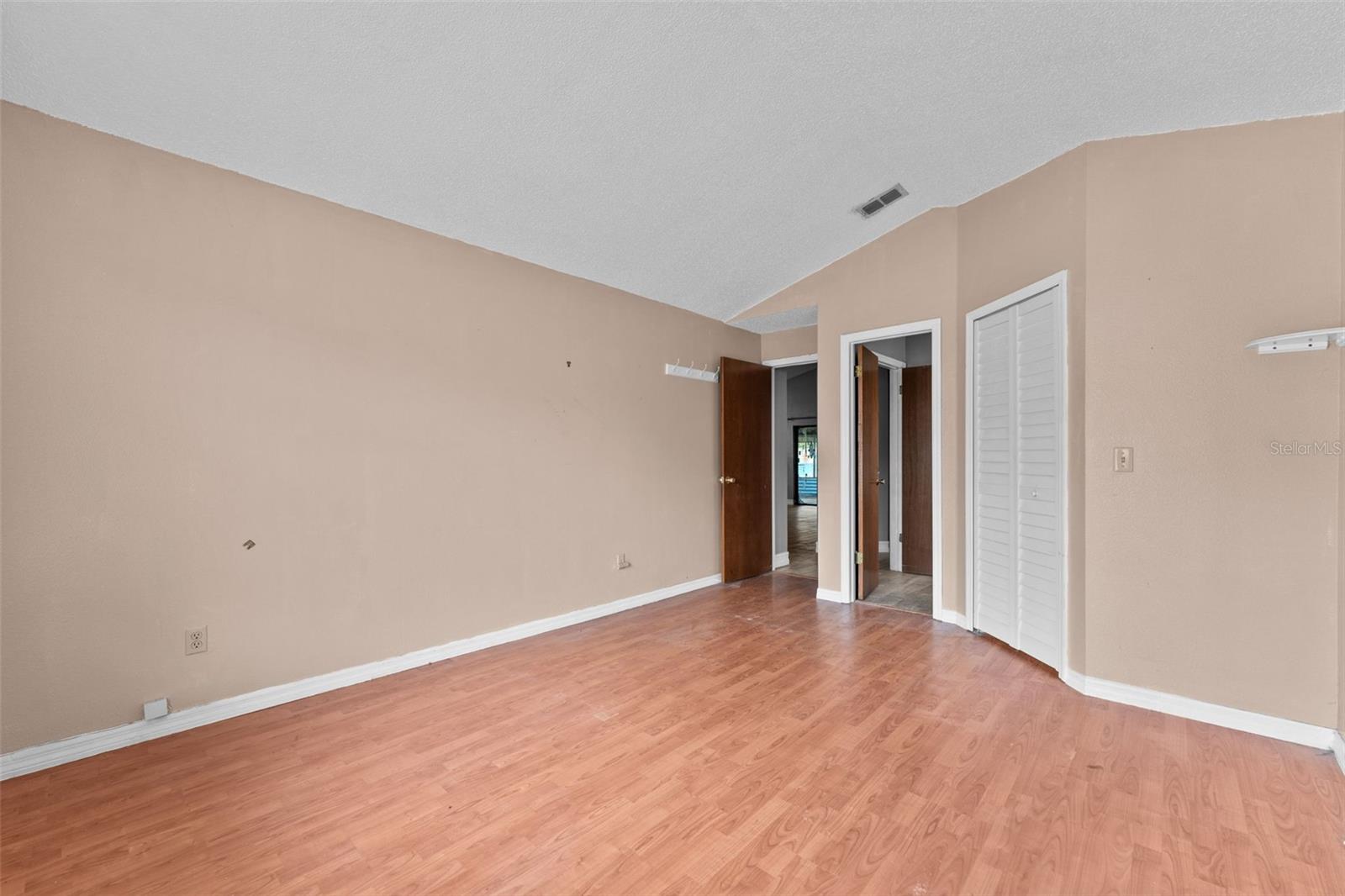 RIVER CHASE - Residential