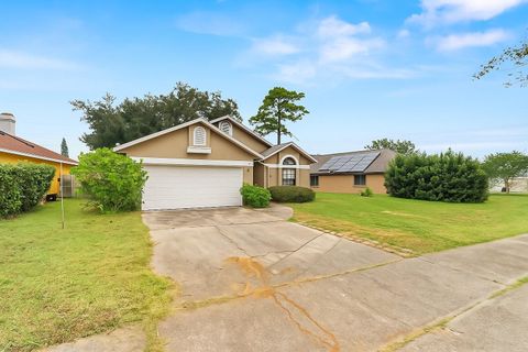 Photo of 152 River Chase Drive, Orlando, FL 32807 (MLS # O6360227)