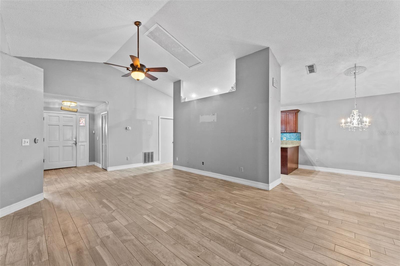 RIVER CHASE - Residential