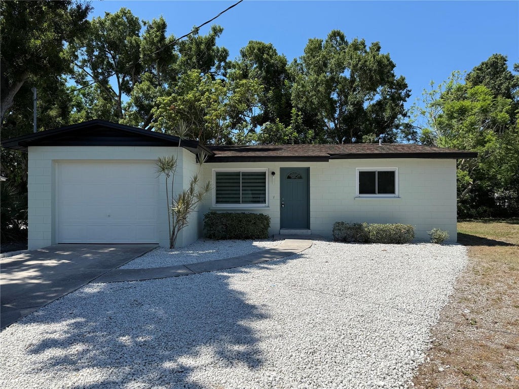 Photo of 1350 15th Street, Sarasota, FL 34236 (MLS # A4697823)