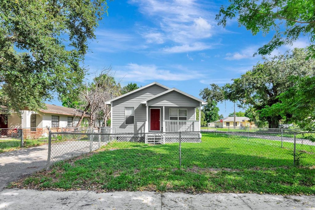 Photo of 304 21st Street W, Palmetto, FL 34221 (MLS # A4665746)