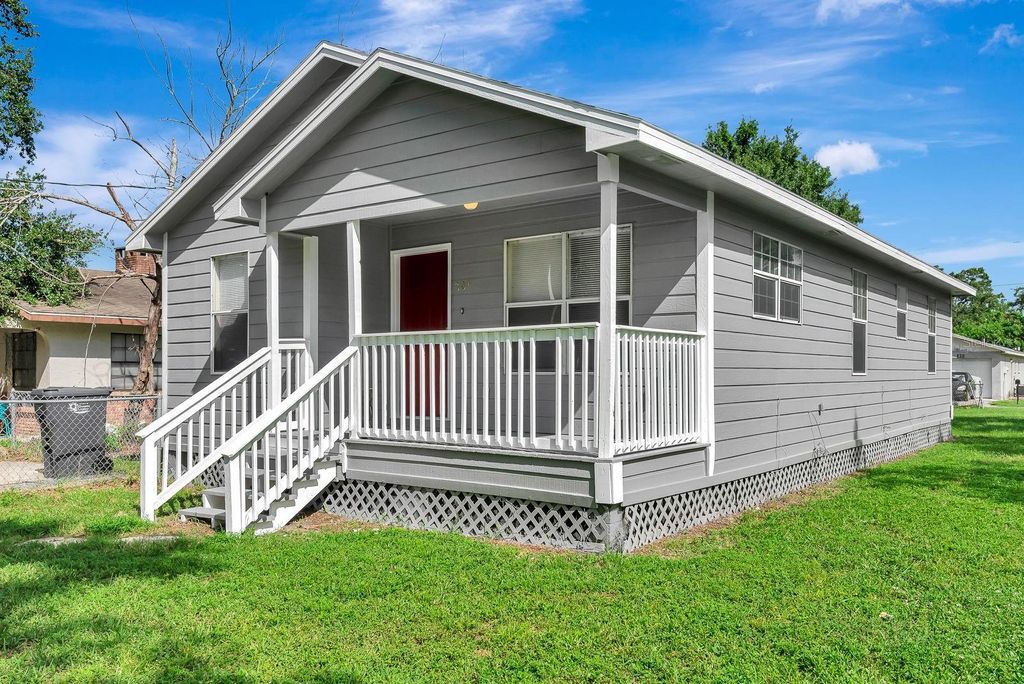 Photo of 304 21st Street W, Palmetto, FL 34221 (MLS # A4665746)