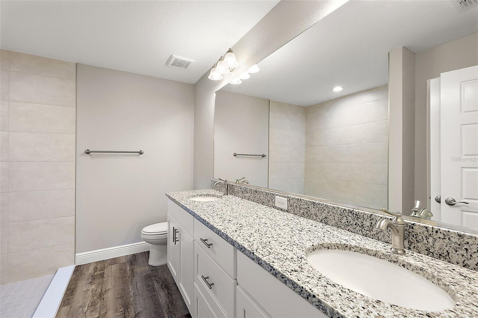 ROLLING HILLS UN 01 - Residential Lease