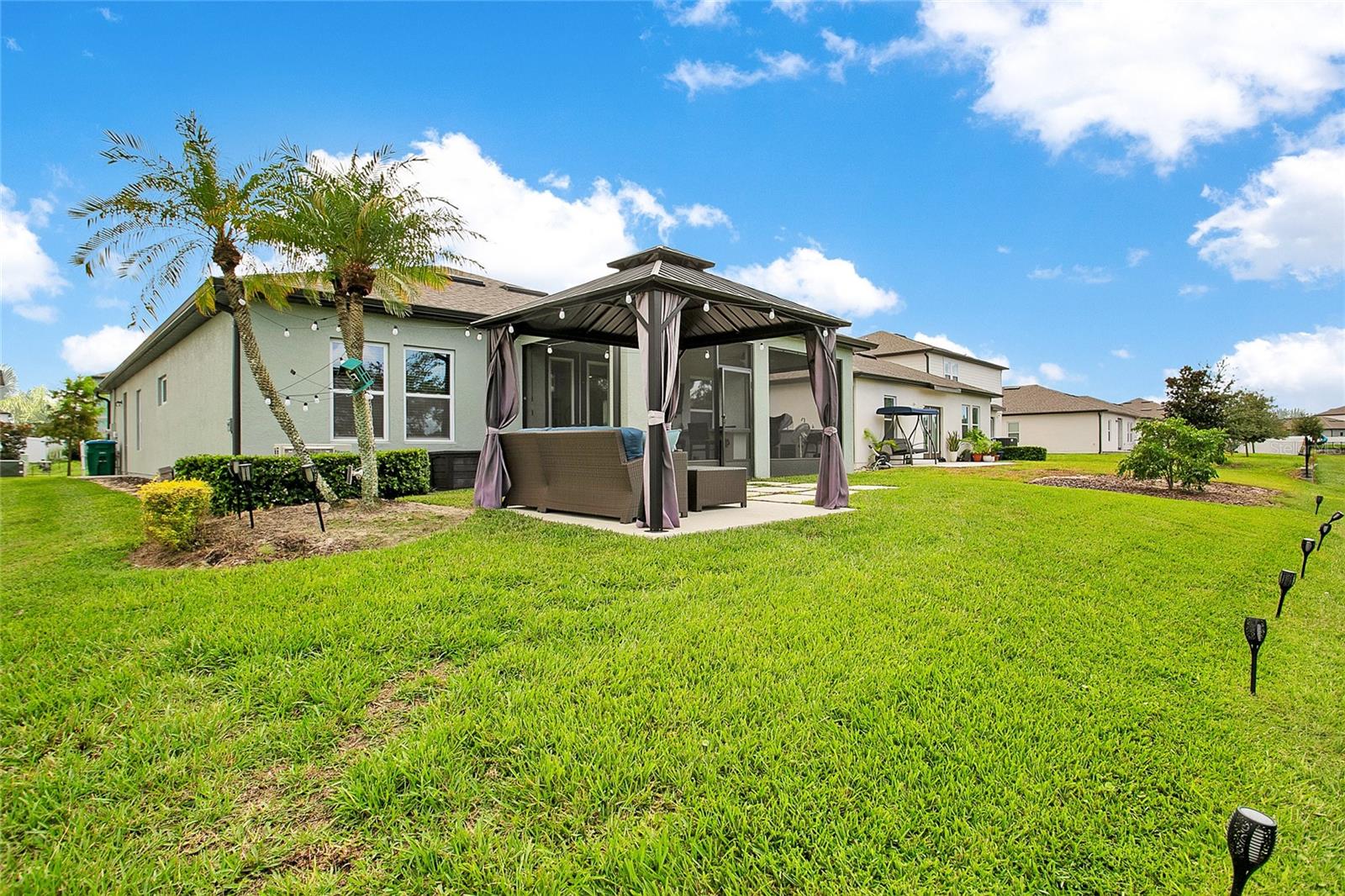 HAMPTON OAKS - Residential