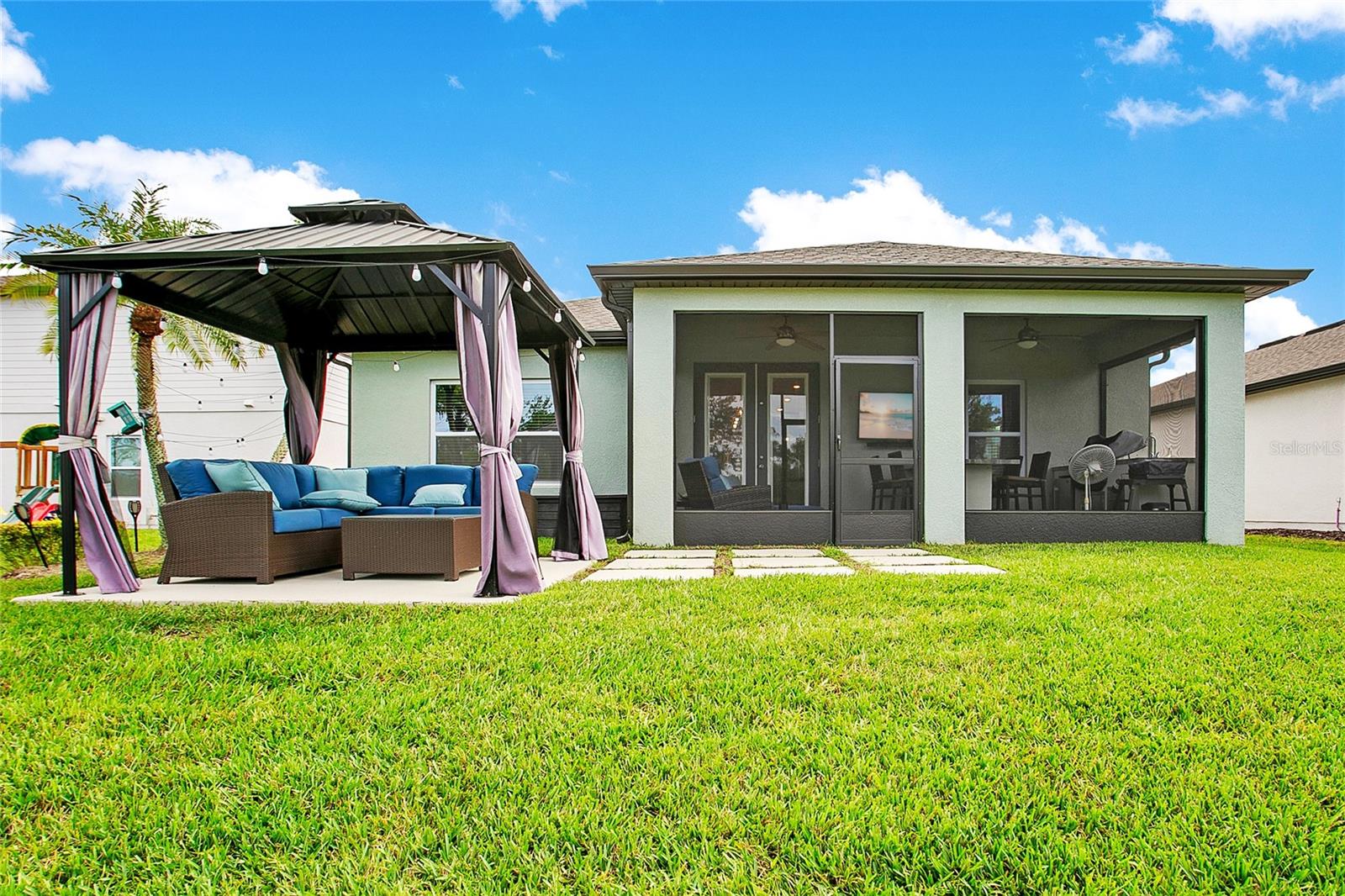 HAMPTON OAKS - Residential
