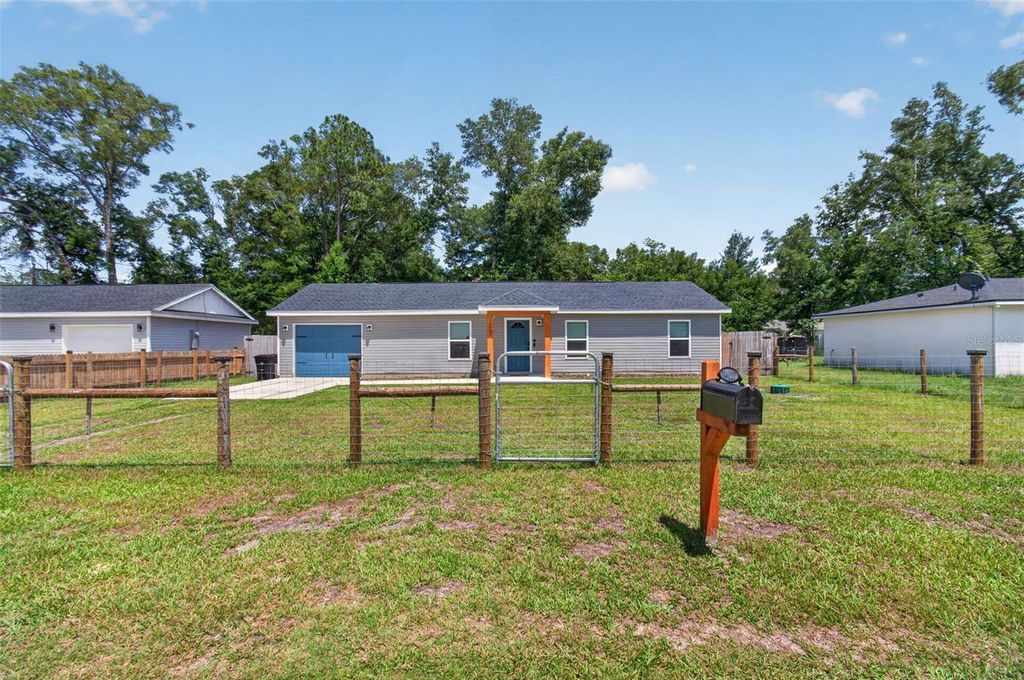 Photo of 14027 SE 43rd Terrace, Summerfield, FL 34491 (MLS # OM724589)