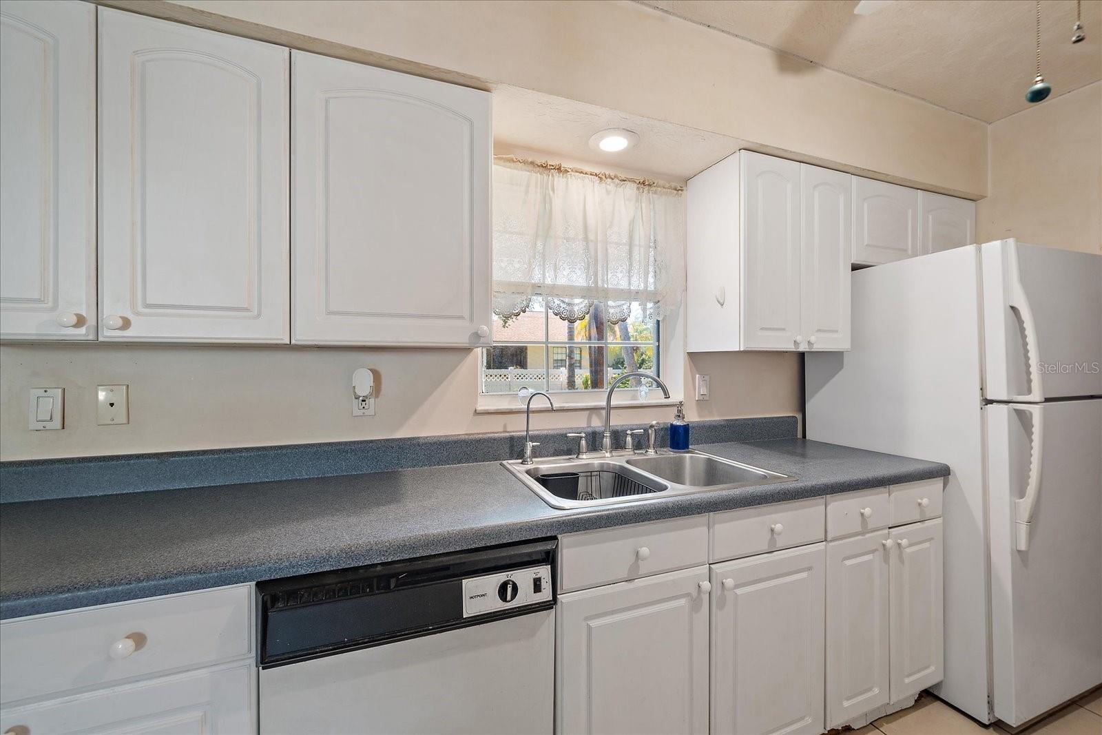 SOUTH VENICE - Residential