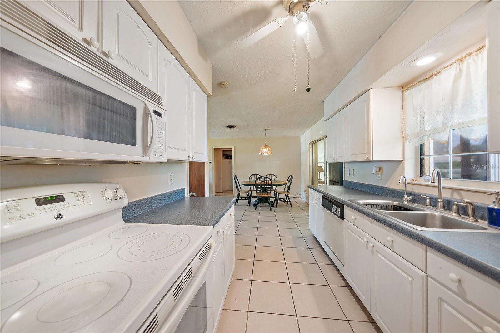 SOUTH VENICE - Residential