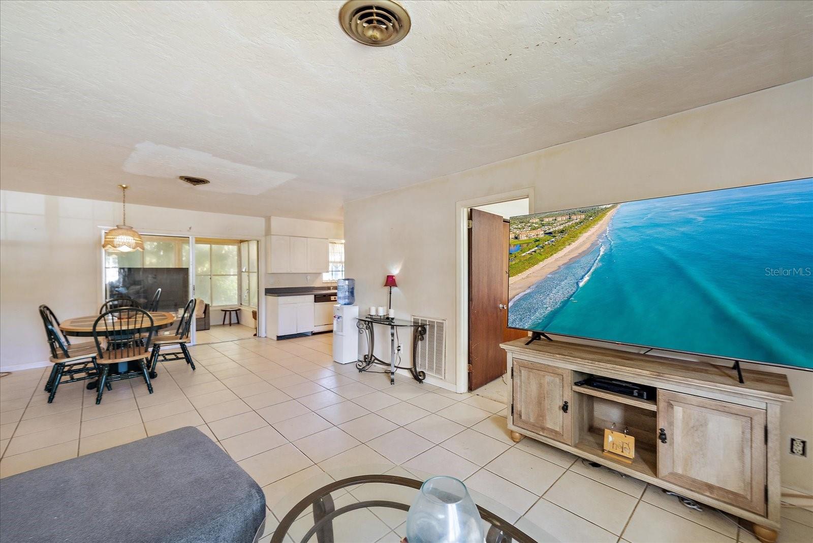 SOUTH VENICE - Residential