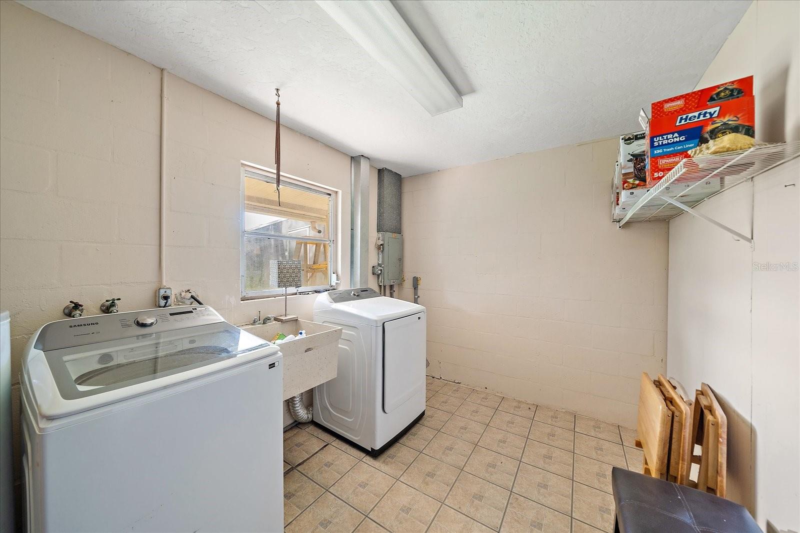 SOUTH VENICE - Residential