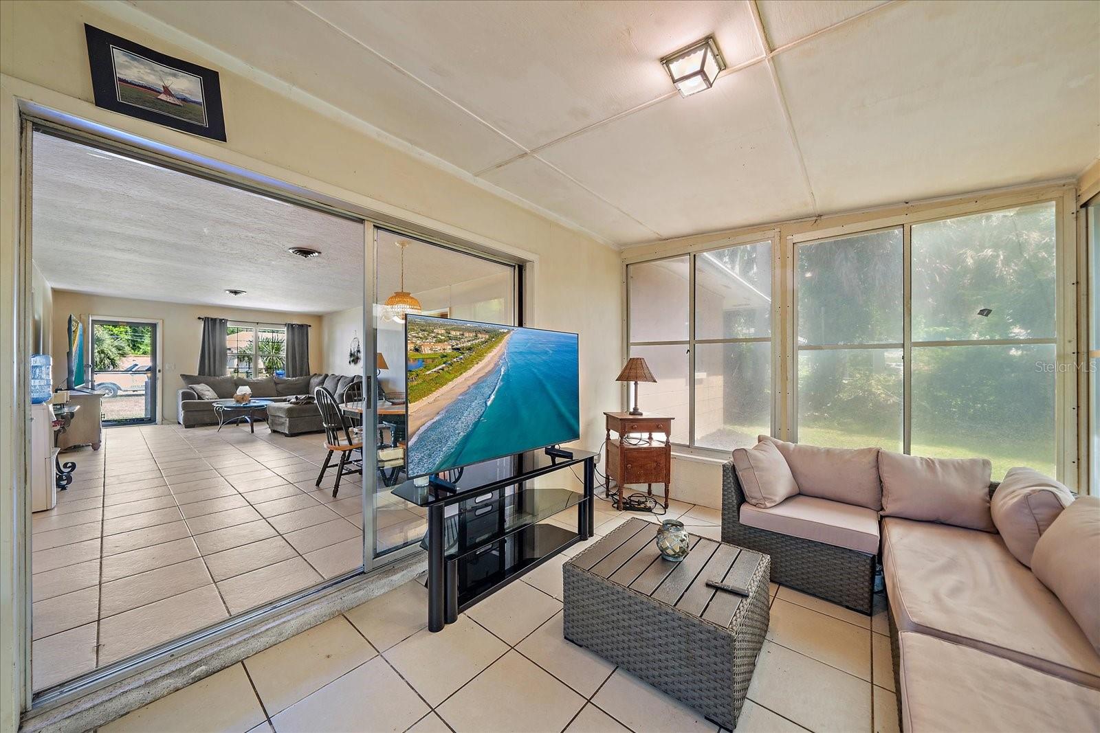 SOUTH VENICE - Residential