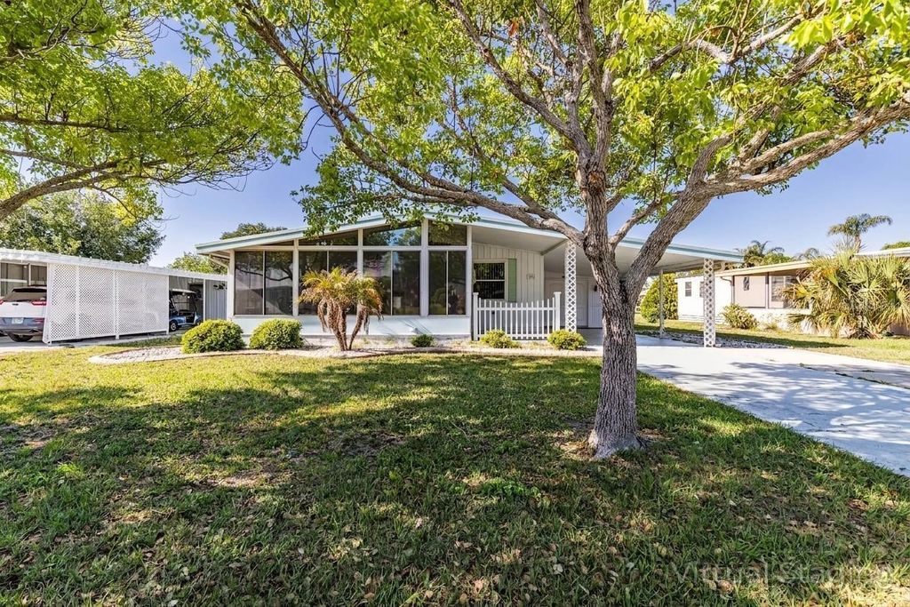 Photo of 1026 Capella Drive, Tavares, FL 32778 (MLS # G5111146)