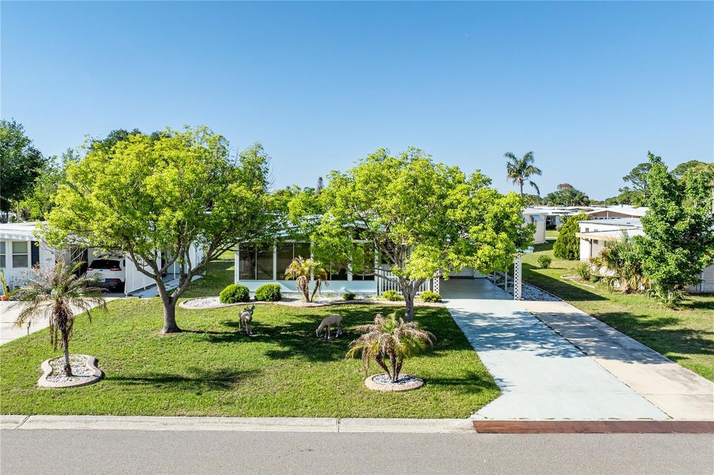 Photo of 1026 Capella Drive, Tavares, FL 32778 (MLS # G5111146)