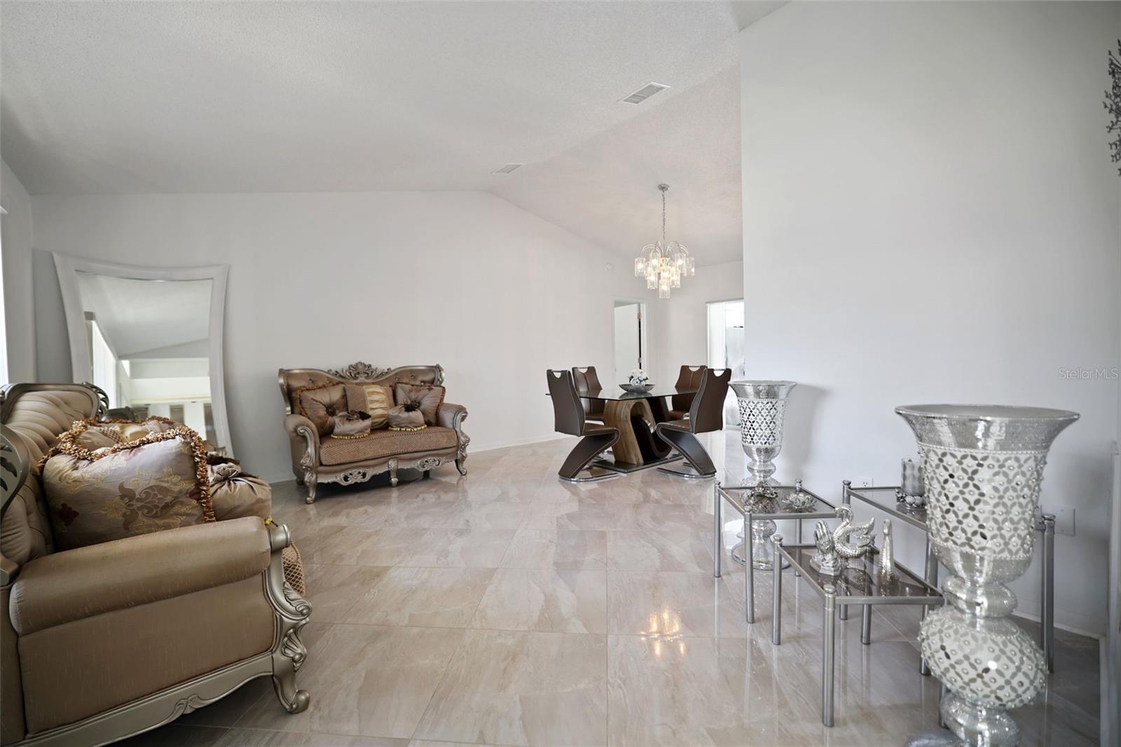 13528 WOODSIDE DRIVE