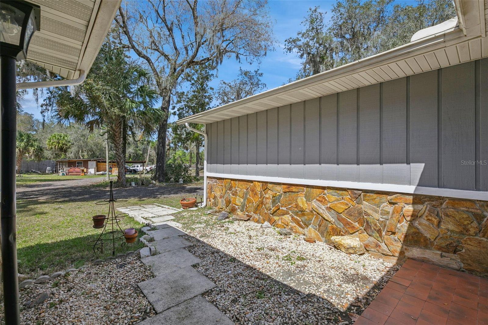 1135 E STATE ROAD 46