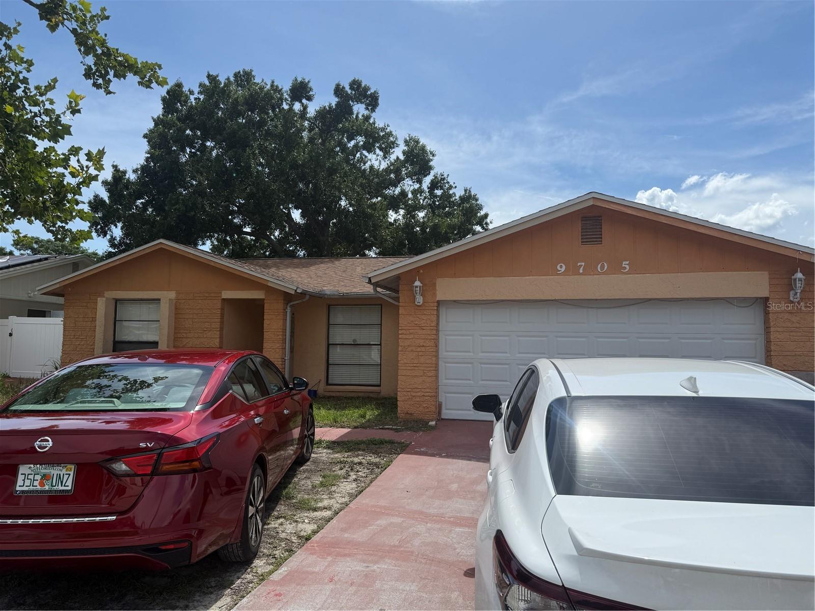 INVESTOR SPECIAL – Priced to Sell! Welcome to 9705 Kingsburgh Ct, a solid 3-bed, 2-bath block home in the highly desirable Timberlane community of Town ‘N’ Country. This property sits on a quiet cul-de-sac with a jungle gym park just a few blocks away.
Currently tenant-occupied on a month-to-month lease, offering immediate rental income or the option to renovate and resell once vacant.
