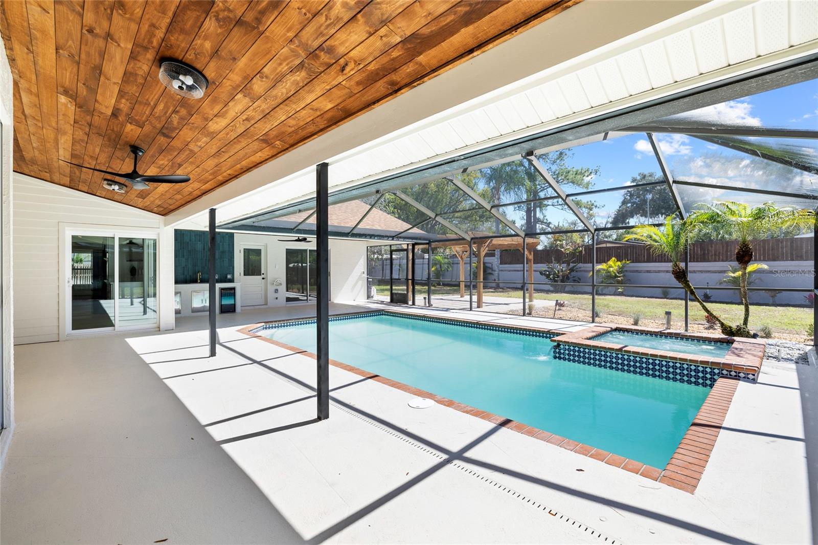 THE MANORS AT CRYSTAL LAKES - Residential