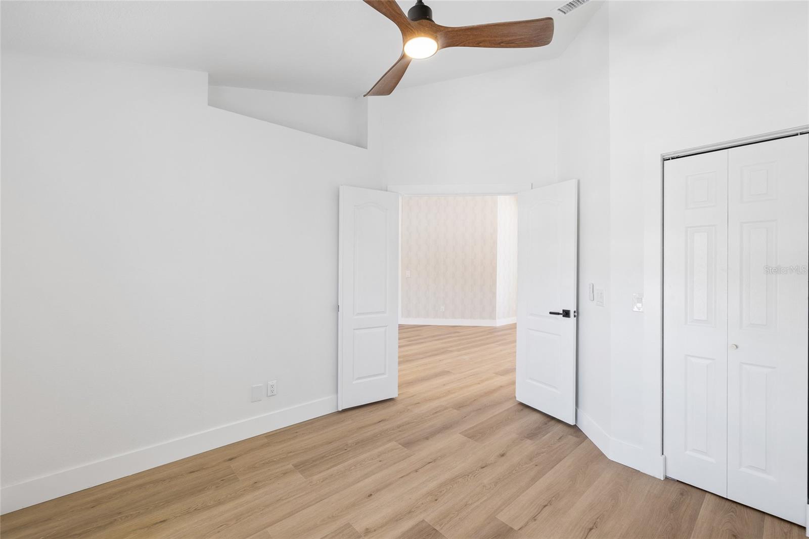 THE MANORS AT CRYSTAL LAKES - Residential