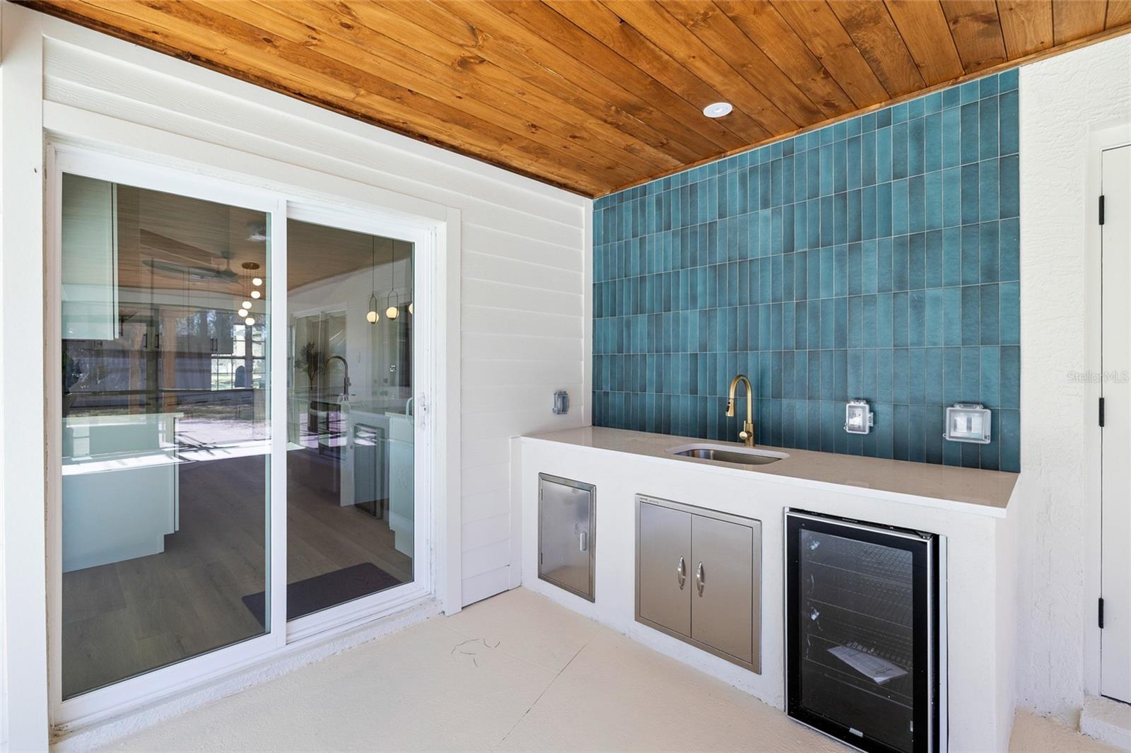 THE MANORS AT CRYSTAL LAKES - Residential