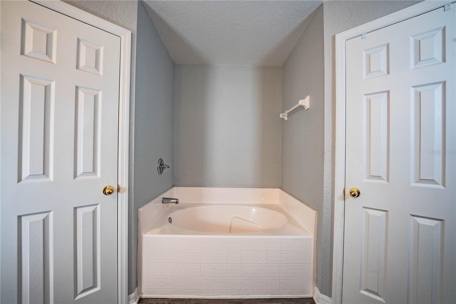 HAMILTON WEST PH 02 - Residential Lease