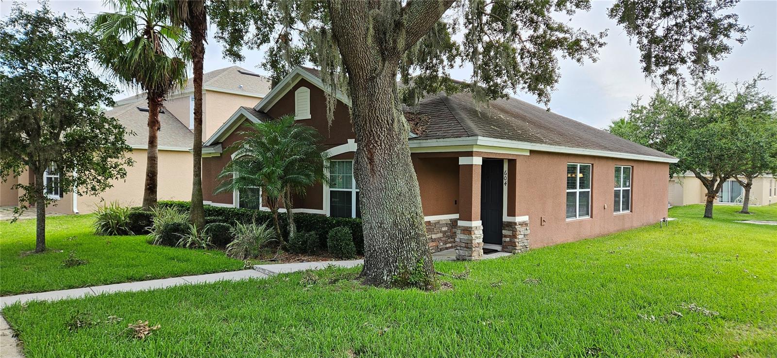 Welcome to this beautiful single-story home located in the heart of Winter Garden. Featuring 4 spacious bedrooms, 2 bathrooms, and 1,660 square feet of thoughtfully designed living space, this home offers comfort, style, and functionality.
The kitchen is a chef’s dream, boasting granite countertops, a large center island, stainless steel appliances, espresso cabinetry, and a walk-in pantry—perfect for everyday cooking or entertaining. Enjoy a scenic front view, and appreciate the seamless flow of tile and luxury vinyl flooring throughout the home, along with window blinds for added privacy and style.
The primary suite offers ample space, a generous walk-in closet, and a master bathroom complete with dual sinks and a soaking tub. Each bedroom includes its own walk-in closet, providing plenty of storage.
Additional features include a washer and dryer, and lawn care is included in the rent. Pets are welcome on a case-by-case basis.
The community offers great amenities such as a swimming pool and is conveniently located near the West Orange Trail, Oakland Nature Preserve, and Plant Street Market.