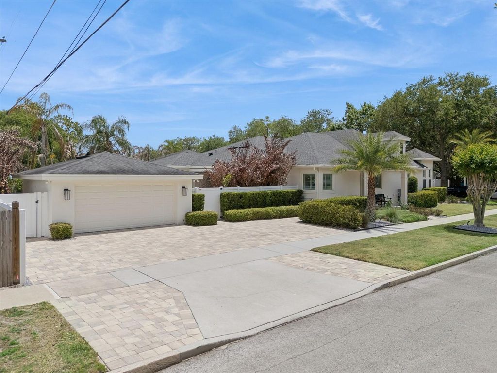 Photo of 1351 W Yale Street, Orlando, FL 32804 (MLS # O6404242)